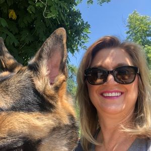 Meet your Posher, Joy